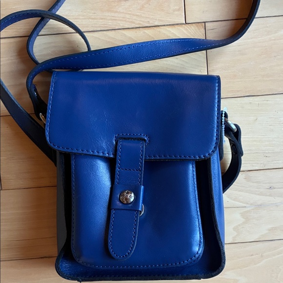 Patricia Nash Handbags - Patricia Nash lari in navy peony